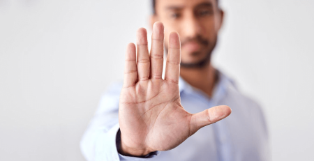 Sınırlarınızı koruyarak "hayır" demeyi öğrenin. Sağlıklı ilişkiler için etkili sınır koyma ve iletişim stratejileri.