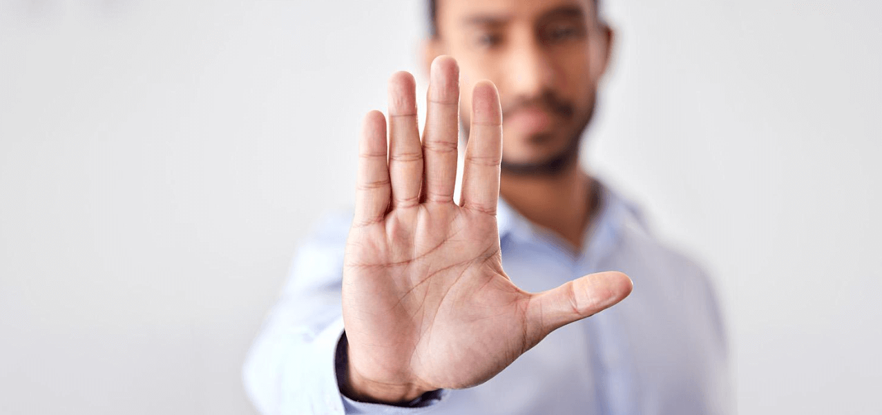 Sınırlarınızı koruyarak "hayır" demeyi öğrenin. Sağlıklı ilişkiler için etkili sınır koyma ve iletişim stratejileri.